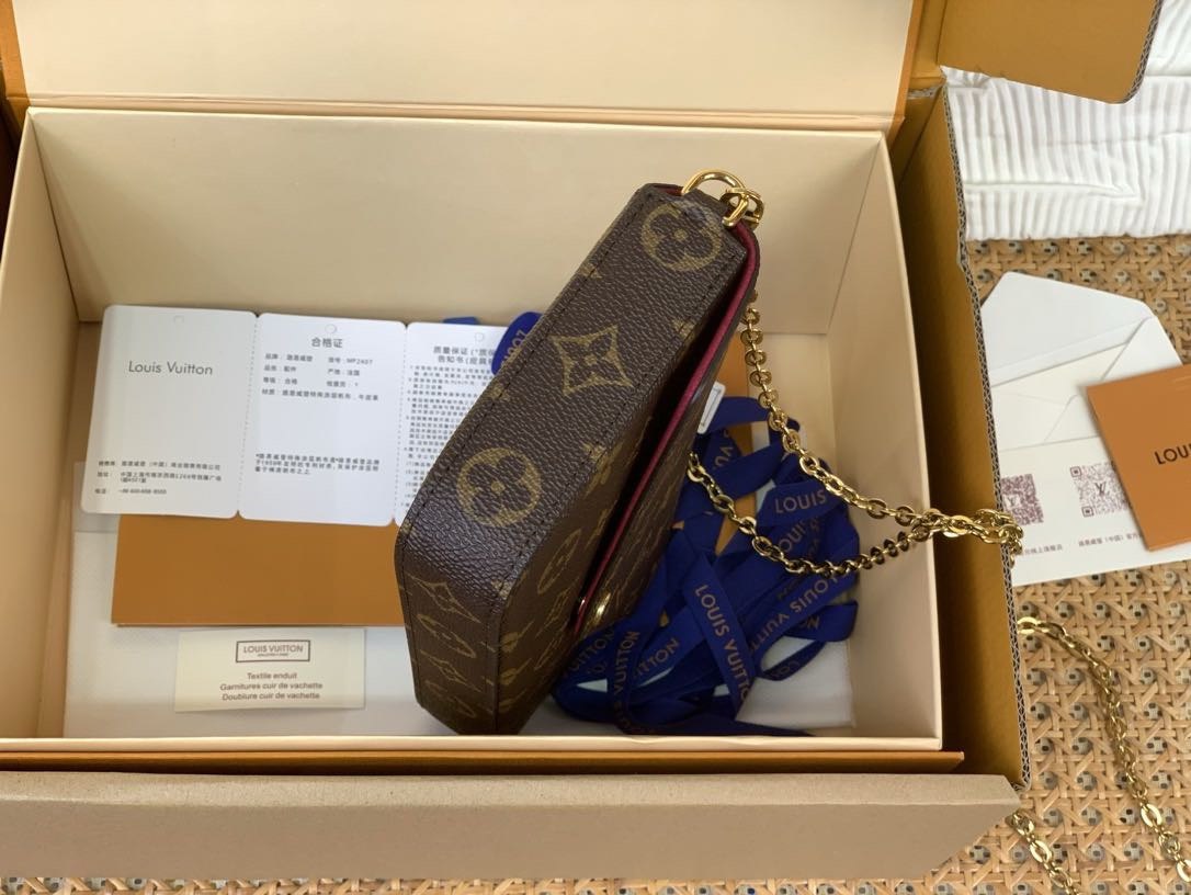 Pochette Chain Bag