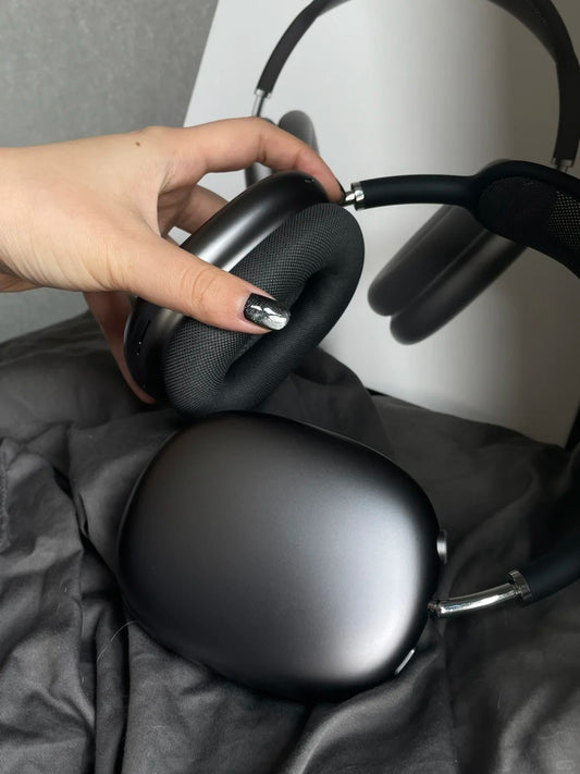 BLACK WIRELESS OVER-EAR HEADPHONES